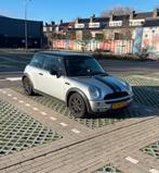 Mini 1.6 16V Cooper 2003 Grijs, Auto's, Voorwielaandrijving, 4 cilinders, 4 stoelen, Handgeschakeld