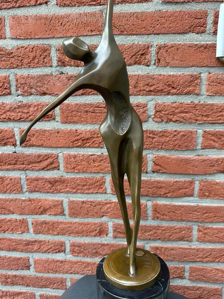 bronzen art abstracte danseres danser  Modernistische stijl, Antiek en Kunst, Kunst | Beelden en Houtsnijwerken, Ophalen of Verzenden