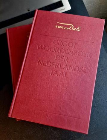 Groot woordenboek Van Dale 2 delig in zeer nette staat beschikbaar voor biedingen