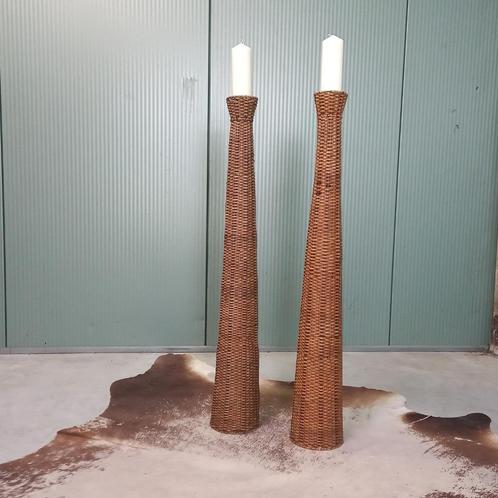 Vintage rotan kaarskandelaars, Huis en Inrichting, Woonaccessoires | Kandelaars en Kaarsen, Gebruikt, Kandelaar, 75 cm of meer