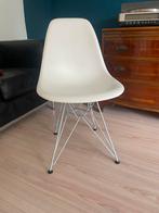 Vitra Eames Plastic chairs, Huis en Inrichting, Ophalen, Zo goed als nieuw, Wit