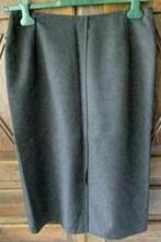Langere, zwarte gevoerde rok met split; 80 cm taille, Kleding | Dames, Rokken, Ophalen of Verzenden, Zo goed als nieuw, Zwart