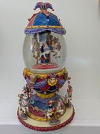 Muziekdoos draaimolen / carousel met clowntjes en sneeuwbol, Ophalen of Verzenden