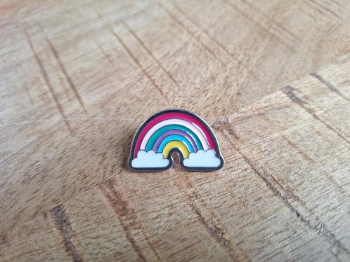 1 leuke regenboog pin te koop, Verzamelen, Speldjes, Pins en Buttons, Nieuw, Speldje of Pin, Overige onderwerpen, Ophalen of Verzenden