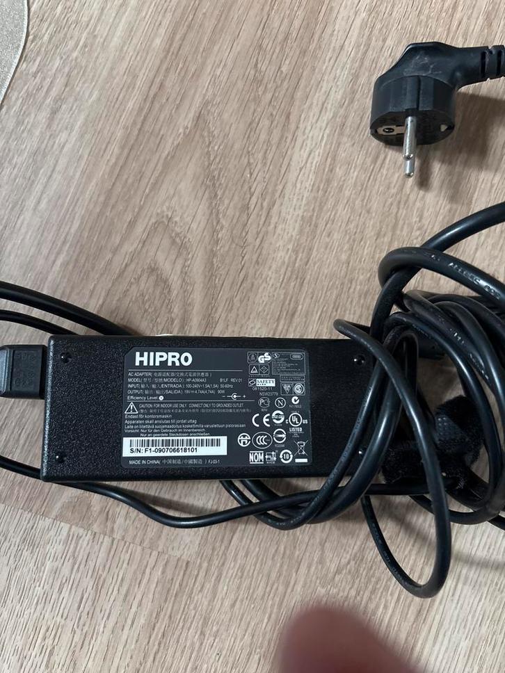Hipro AC Adapter - Voeding, Computers en Software, Laptop-opladers, Gebruikt, Ophalen of Verzenden