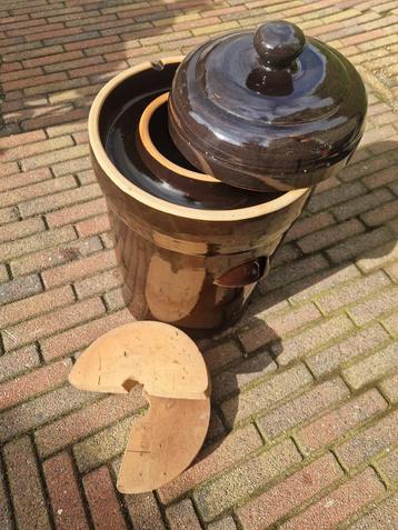 Zuurkoolpot beschikbaar voor biedingen