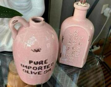 Stenen Siervaas / Olijfkan . Licht Roze , 2 st of Witte Kan beschikbaar voor biedingen