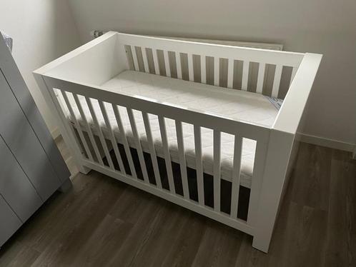Babykamer ledikant & commode Alaska €185,-, Kinderen en Baby's, Kinderkamer | Bedden, Zo goed als nieuw, Minder dan 140 cm, Minder dan 70 cm