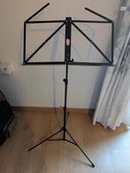 Muziekstandaard - Verstelbaar en Draagbaar, Muziek en Instrumenten, Standaards, Ophalen of Verzenden, Zo goed als nieuw, Muziekstandaard