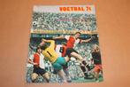 Grote special Nieuwe Revue - Voetbal 71, Ophalen of Verzenden, Gebruikt, Buitenlandse clubs, Boek of Tijdschrift