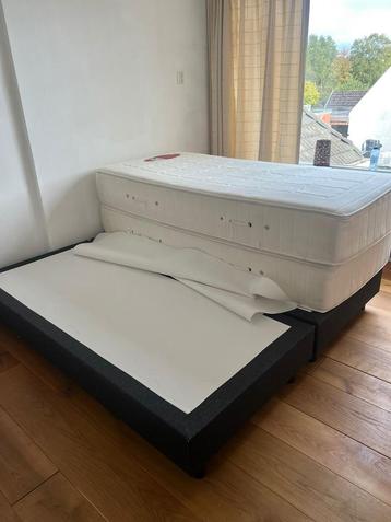 2 Nette bedden beschikbaar voor biedingen