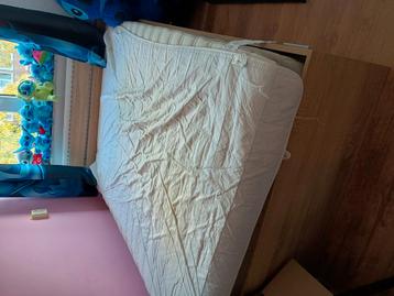 Tweepersoonsbed 1,40 bij 2,00 inclusief matras en lattenbode beschikbaar voor biedingen