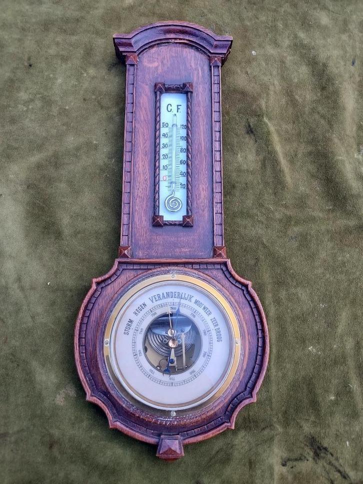 Antieke eikenhouten barometer met geschulpte wandplaat., Antiek en Kunst, Antiek | Overige Antiek, Verzenden