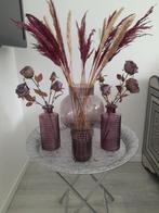 Vazen, tafeltje en droogboeketbloemen., Ophalen, Overige kleuren, Nieuw, Glas