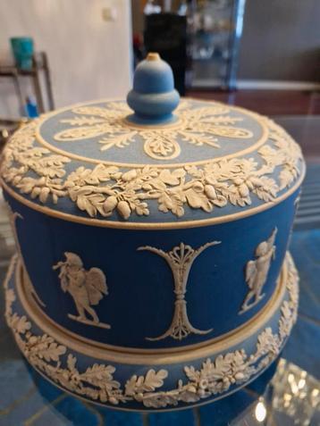 wedgwood jasperware dudson kaasstolp uit 1860 beschikbaar voor biedingen