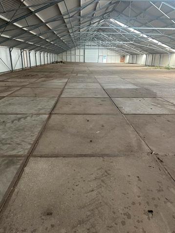 Betonplaten beschikbaar voor biedingen