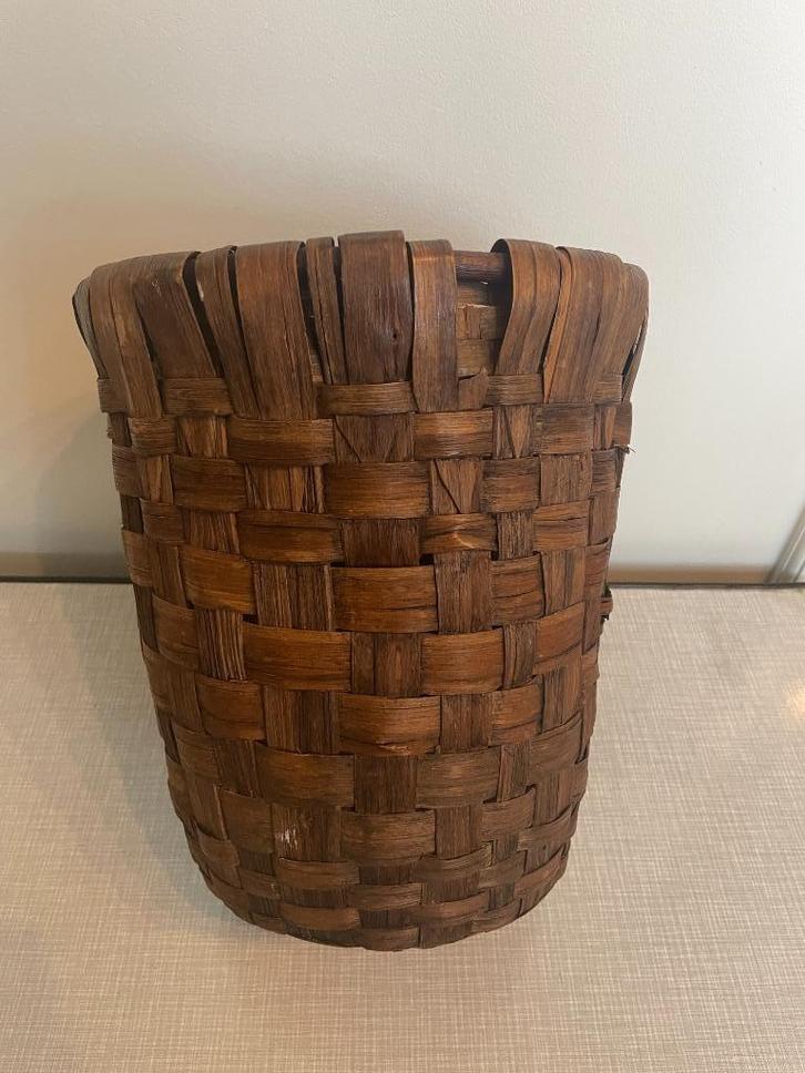 D078 Rieten ronde mand Opbergmand Prullenbak Prullenmand, Huis en Inrichting, Woonaccessoires | Prullenbakken, Gebruikt, Riet