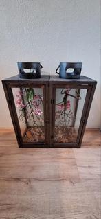 2 Grote lantaarns inclusief inhoud, Huis en Inrichting, Woonaccessoires | Kandelaars en Kaarsen, Ophalen, Zo goed als nieuw, Hout