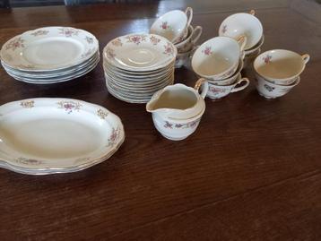 Servies, Mosa, 31 delig, bloemetje en goud, jaren 20,  beschikbaar voor biedingen