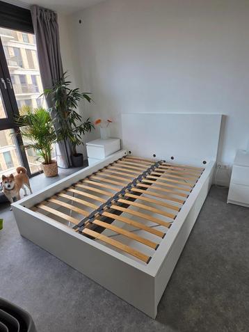 MALM Bed 140x200 4 laden + nachtkastjes + lampen + lattenbed beschikbaar voor biedingen