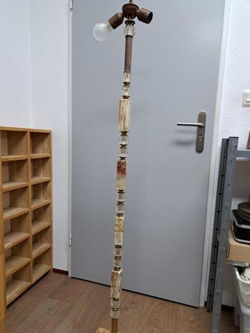 Marmeren staande lamp beschikbaar voor biedingen