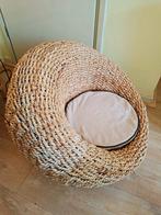 Mand voor kat of kleine hond. Designed by Lotte, Ophalen, Riet