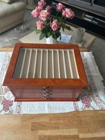 Pennen kistje ebbenhout als nieuw voor 40 stuks €150 beschikbaar voor biedingen