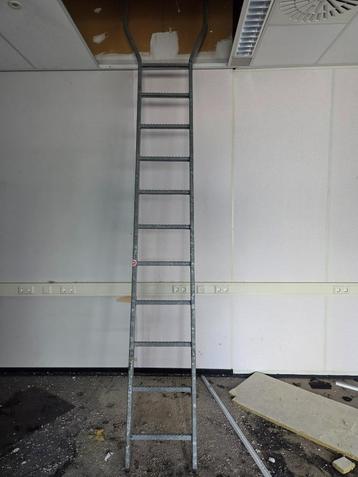 Gegalvaniseerde trap  ( 141 ) beschikbaar voor biedingen
