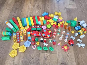 Lego Duplo blokken, poppetjes, diertjes, etc. beschikbaar voor biedingen