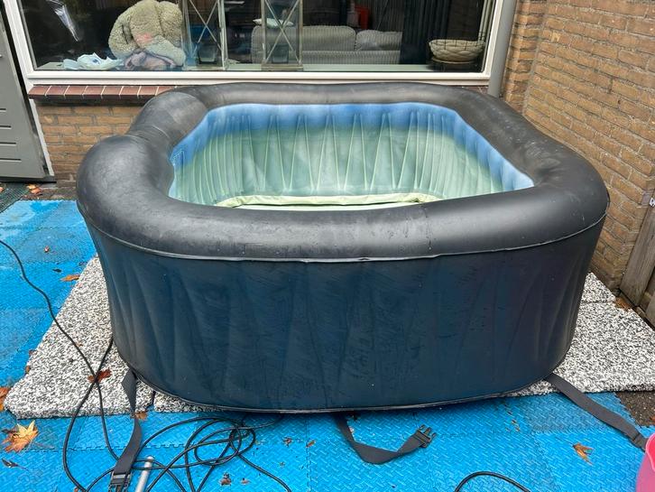 MSpa Opblaasbare Jacuzzi - 6 Persoons, Tuin en Terras, Bubbelbaden en Hottubs, Gebruikt, Opblaasbaar, Afdekzeil, Ophalen