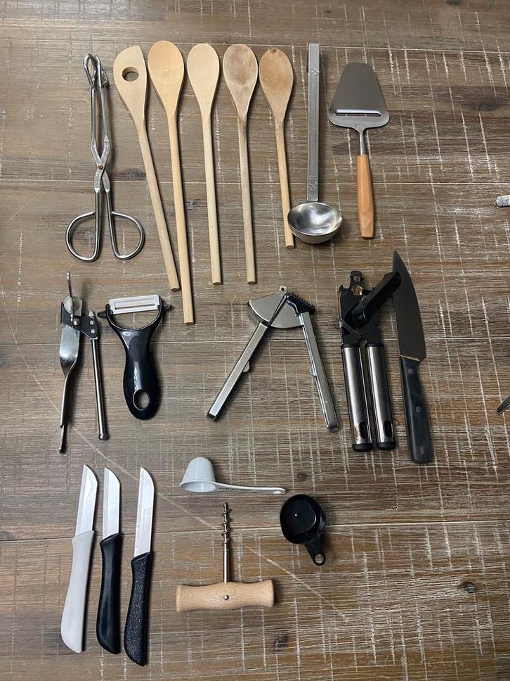 18 keukengerei pollepels knoflookpers blikopener kaasschaaf, Huis en Inrichting, Keuken | Bestek, Zo goed als nieuw, Rvs of Chroom