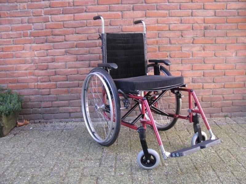 REA Spinner rolstoel 43cm arm en druksteunen verstelbaar, Diversen, Rolstoelen, Ophalen of Verzenden, Inklapbaar, Zo goed als nieuw
