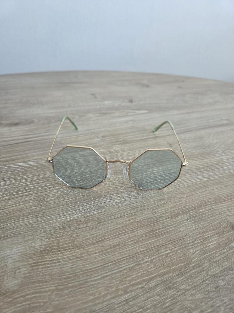 Te koop zonnebril, Sieraden, Tassen en Uiterlijk, Zonnebrillen en Brillen | Dames, Ophalen of Verzenden, Gebruikt, Zonnebril, Overige merken