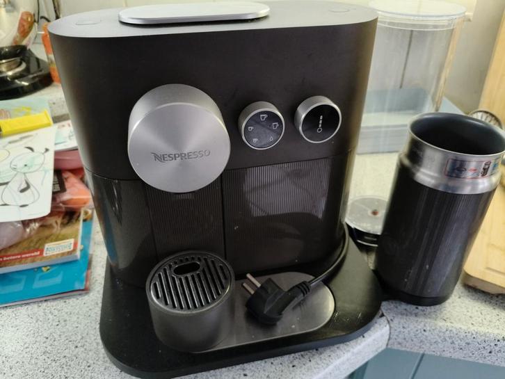 Nespresso Expert Milk Koffiemachine, Witgoed en Apparatuur, Koffiezetapparaten, Gebruikt, Koffiepads en cups, Koffiemachine, 1 kopje