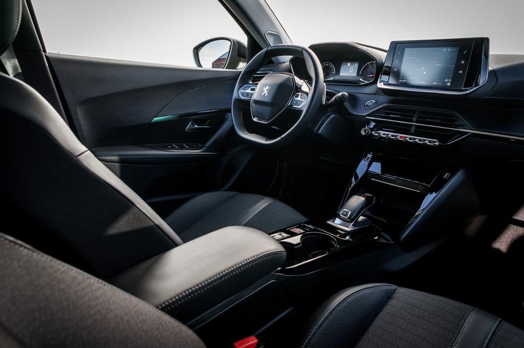 Peugeot 2008 1.2 131 PK PureTech Allure | Automaat | 3D-I-Co, Stof, Gebruikt, 1199 cc, Met garantie (alle)