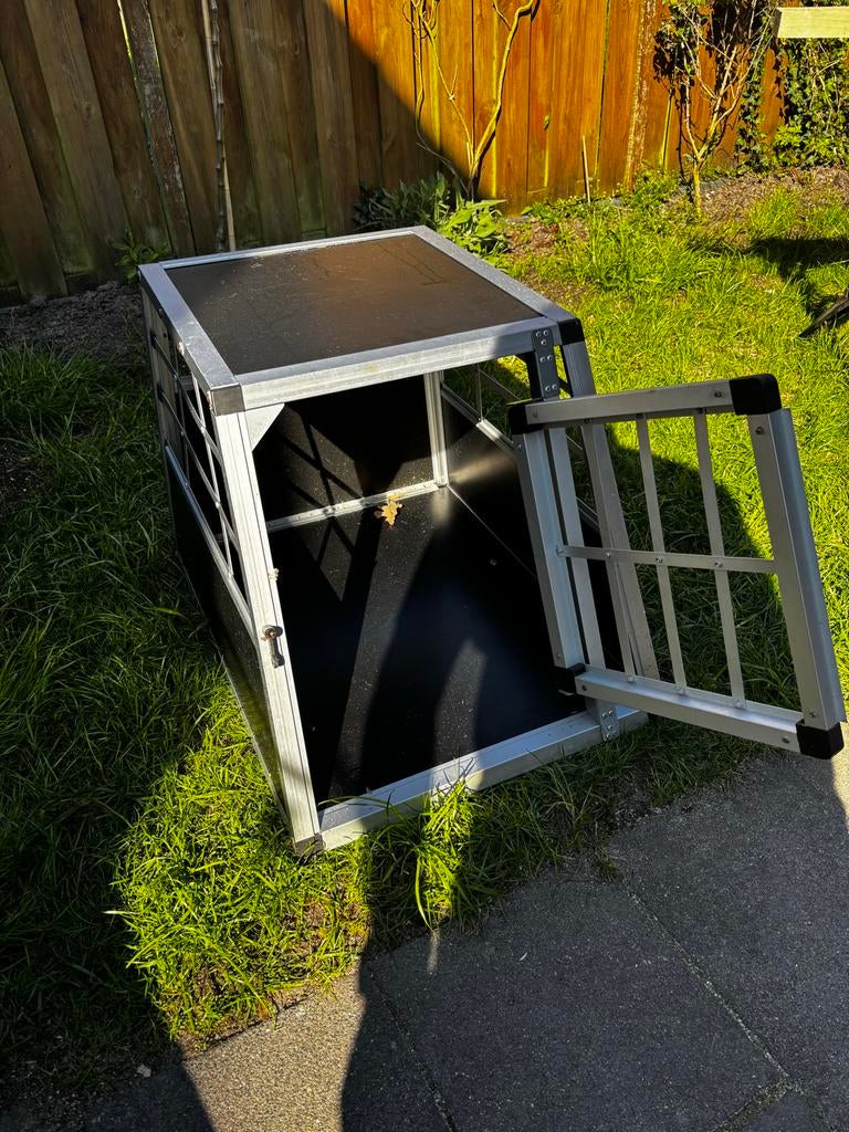 Aluminium hondenbench (S/M) voor in de auto, Dieren en Toebehoren, Hondenbenches, Ophalen, Zo goed als nieuw