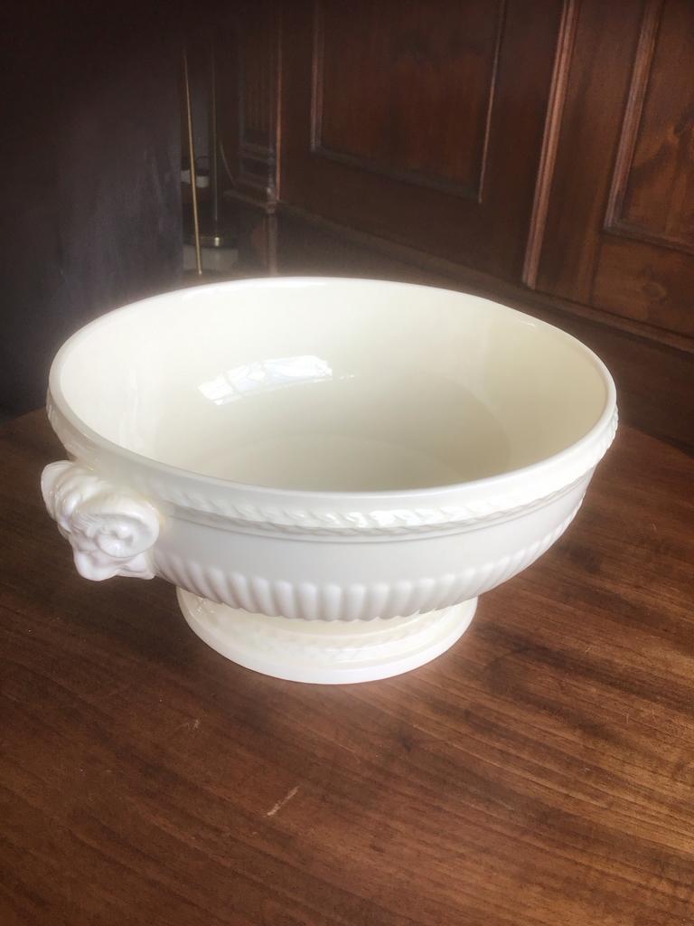 Wedgwood schaal met handvatten, Ophalen