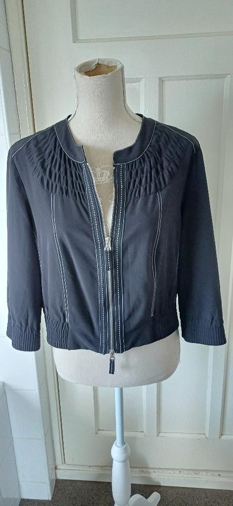 Mooi zwart jasje met wit stiksel van BTHREE   maat 46, Kleding | Dames, Verzenden, BThree, Zwart, Maat 46/48 (XL) of groter