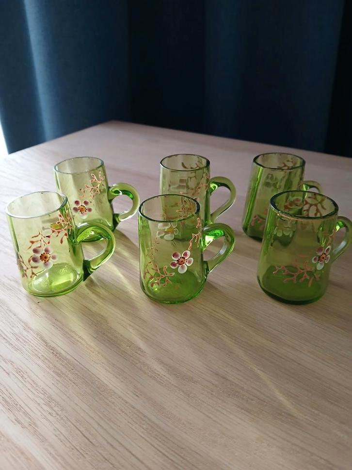 Antieke borrelglaasjes met bloemmotief, Antiek en Kunst, Antiek | Glas en Kristal, Ophalen of Verzenden