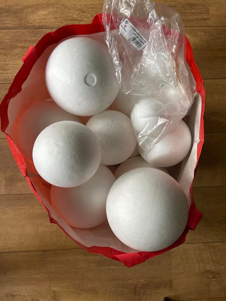 Verschillende maten piepschuim ballen - Knutselmateriaal, Gebruikt, Ophalen of Verzenden, Kunststof, Overige merken