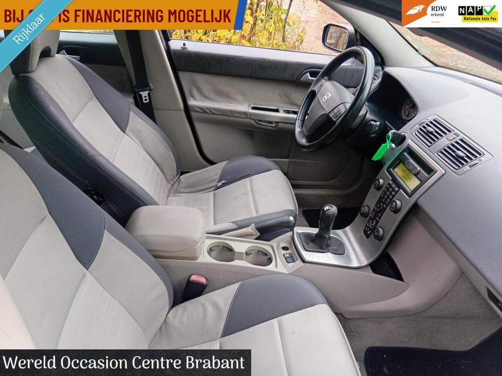 Volvo S40 2.4 Kinetic Nieuwe apk 04 2027, Auto's, Volvo, Voorwielaandrijving, Gebruikt, 700 kg, Zwart