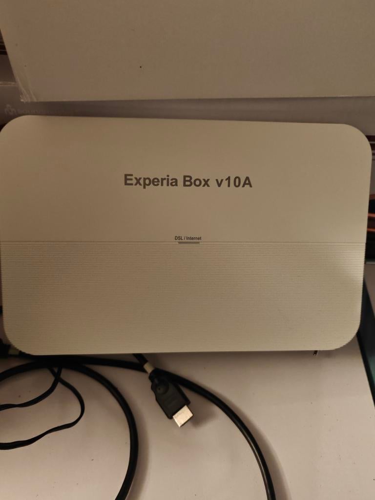 Experia Box v10A Router met modem, Computers en Software, Routers en Modems, Ophalen of Verzenden, Gebruikt, Router met modem