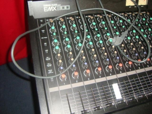 Gebruikt / Vintage: Yamaha EMX 300 12 kanaals power mixer, Muziek en Instrumenten, Mengpanelen, Ophalen, YAMAHA, MTE, Gebruikt