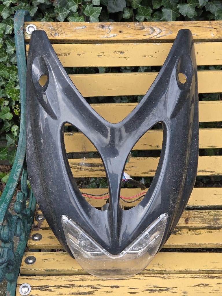 yamaha aerox voorkap met koplamp en stekker, Ophalen, Aerox, Maximaal 45 km/u, Zo goed als nieuw