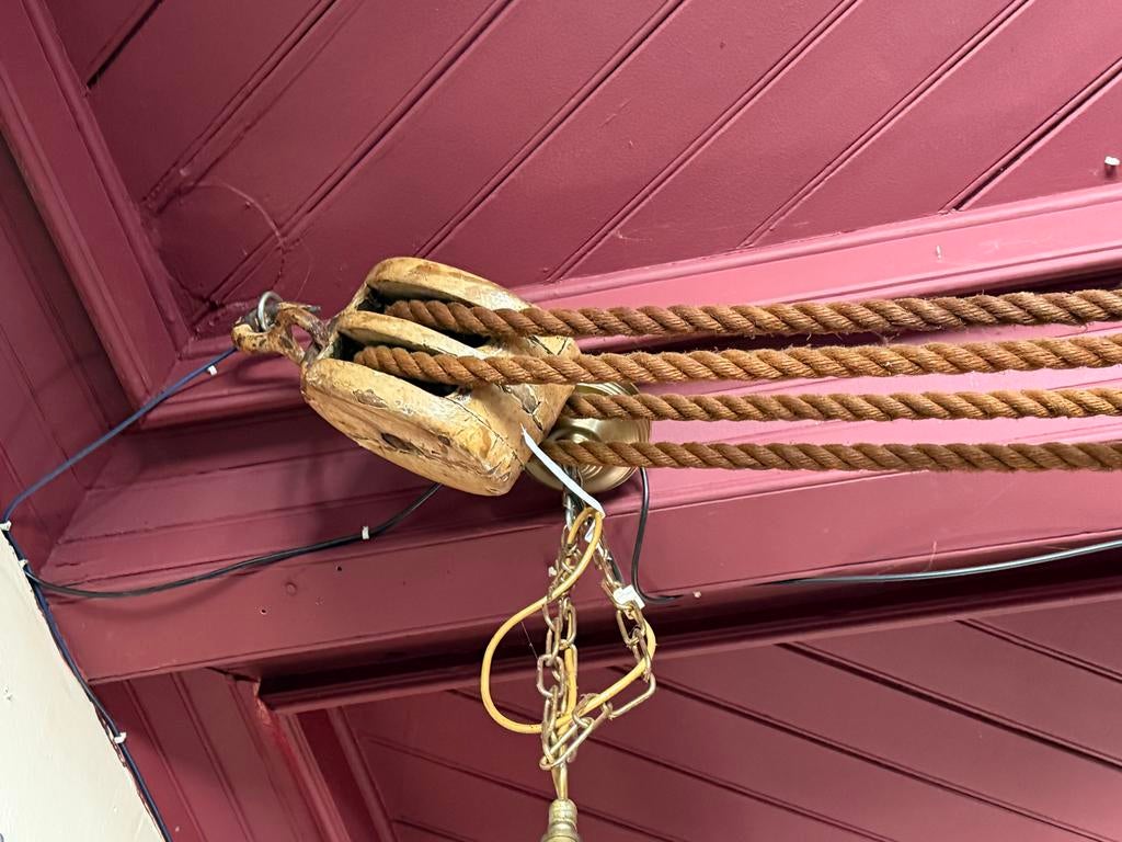 Groot antiek scheepstouw met katrol, Ophalen of Verzenden