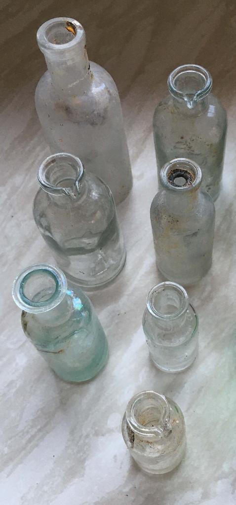 bodemvondst medicijnflesjes 7 stuks, Antiek en Kunst, Ophalen of Verzenden