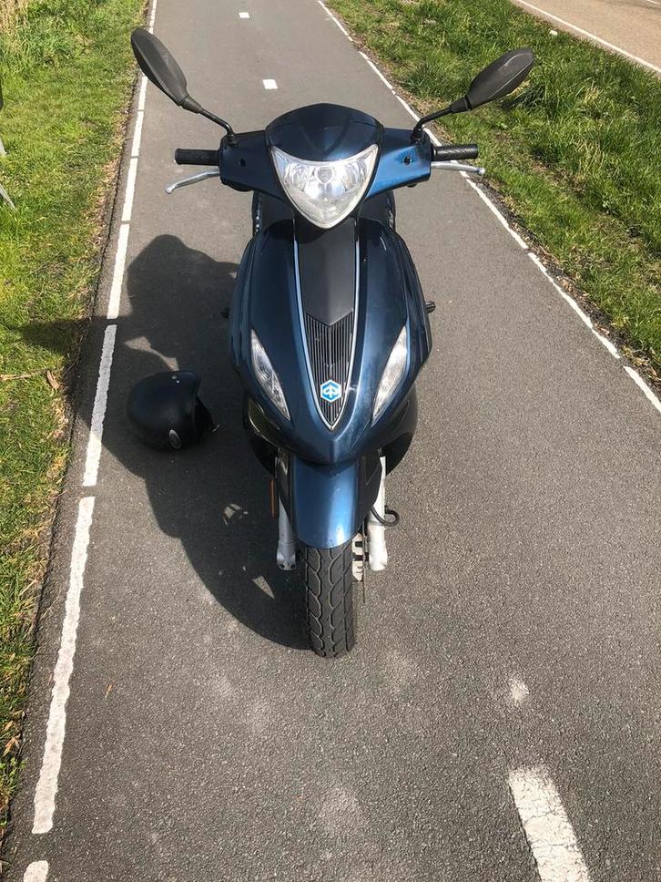 Piaggio new fly 2015 zo goed als nieuw (ruilen), Fietsen en Brommers, Scooters | Piaggio, Zo goed als nieuw, Fly, Maximaal 45 km/u