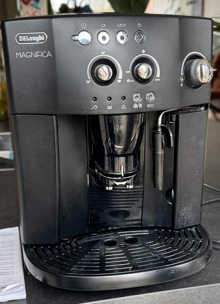 DeLonghi ESAM 4000 Magnifica volautomatische espressomachine, Witgoed en Apparatuur, Koffiezetapparaten, Gebruikt, Koffiebonen