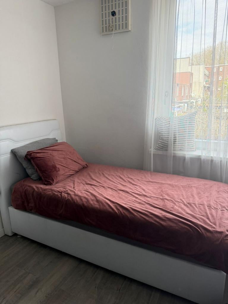 Istikbal eenpersoonsbed met opbergbak, Huis en Inrichting, Ophalen