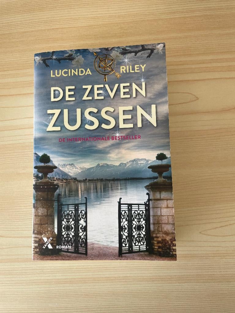 Lucinda Riley – De zeven zussen., Boeken, Romans, Zo goed als nieuw, Wereld overig, Ophalen of Verzenden